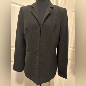 Kasper Gray Sport Coat with Notched Lapel and Fitted Silhouette